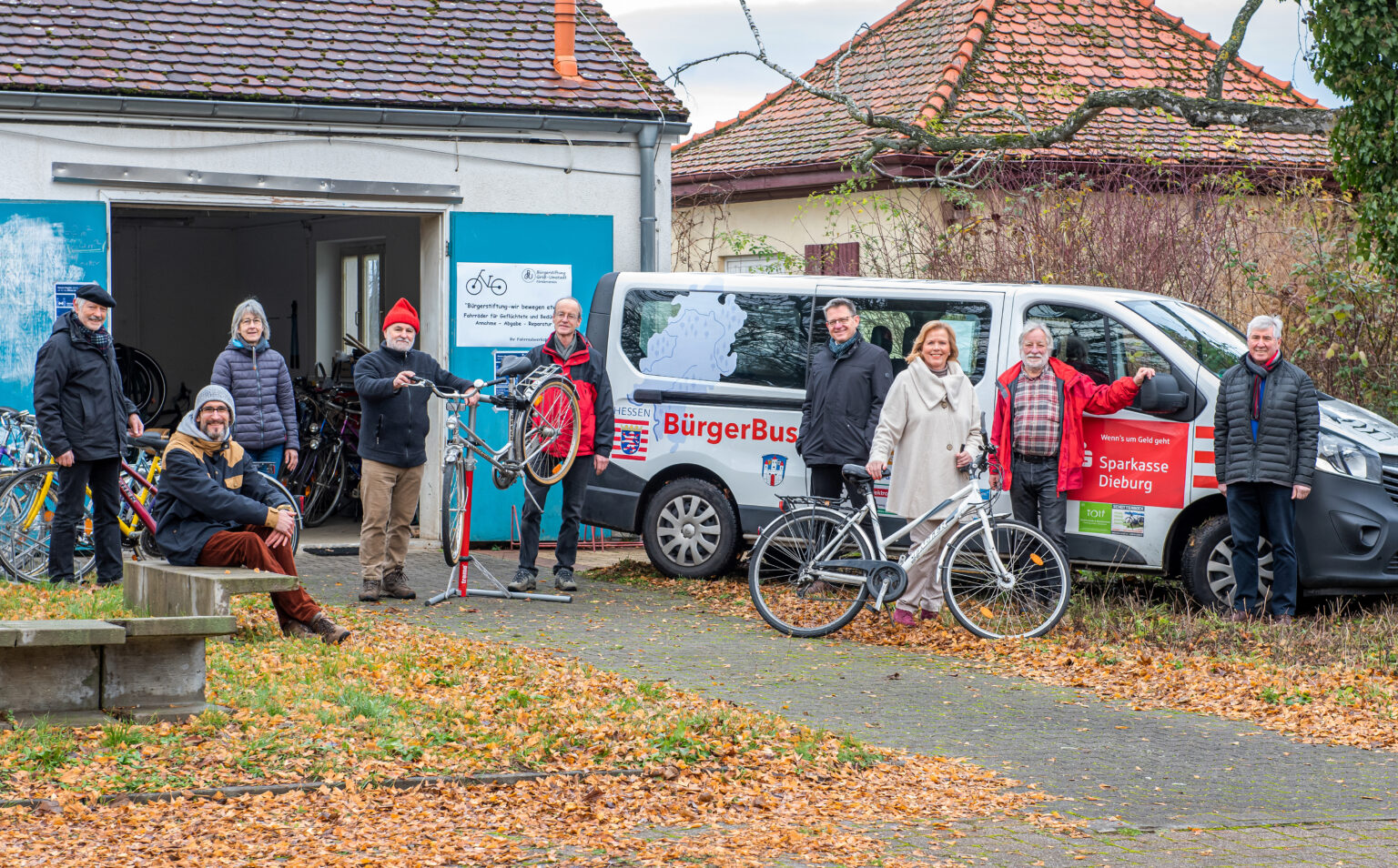 Fahrradwerkstatt und Buergerbus am Standort Wurzelwerk 2020